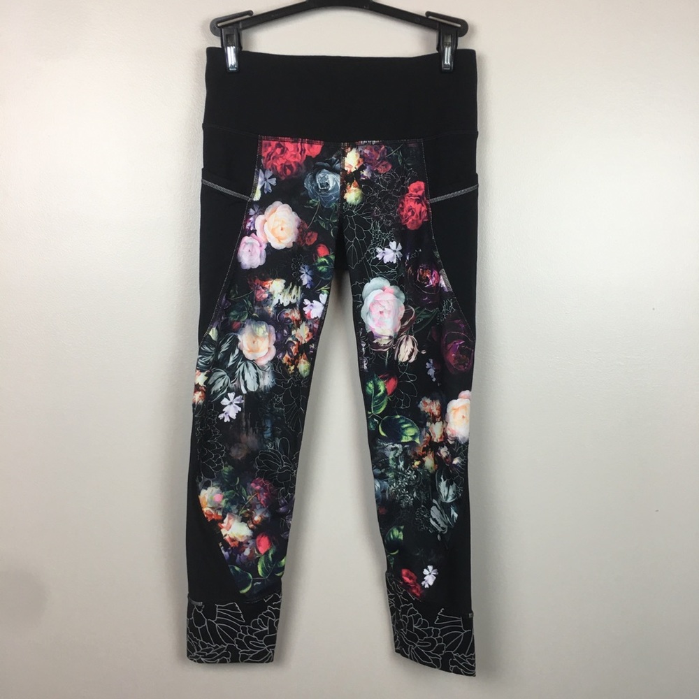 Athleta Relay 2.0 Capri Black Orchid Print